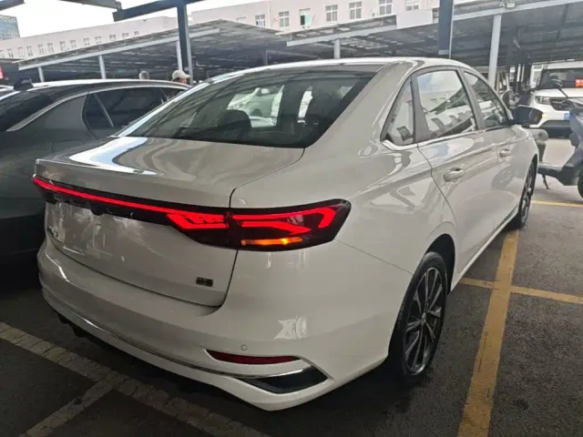Geely Emgrand — Фото автомобиля 6