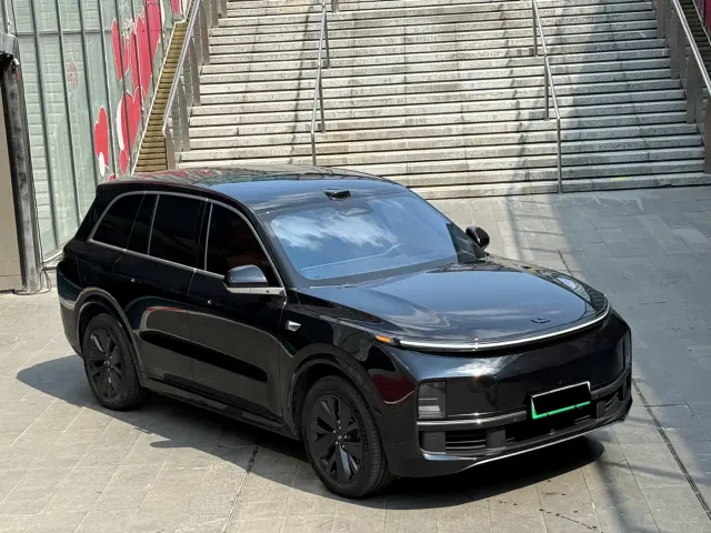 Li Auto L8 — Фото автомобиля 3
