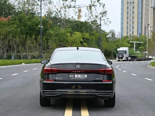Volkswagen Passat — Фото автомобиля 17