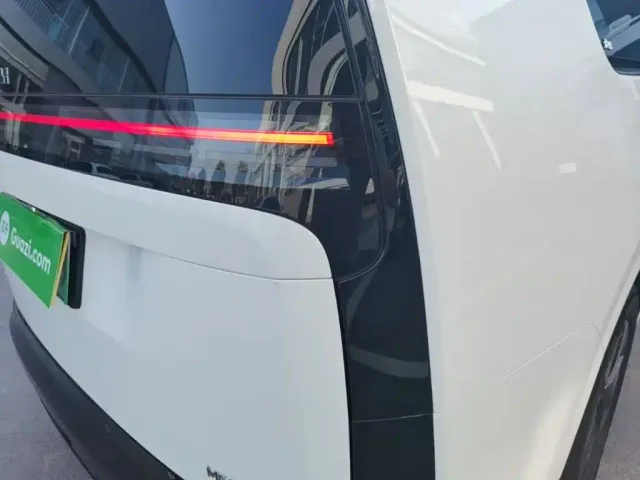 Li Auto MEGA — Фото автомобиля 7