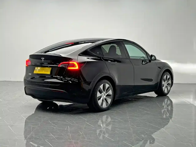 Tesla Model Y — Фото автомобиля 6