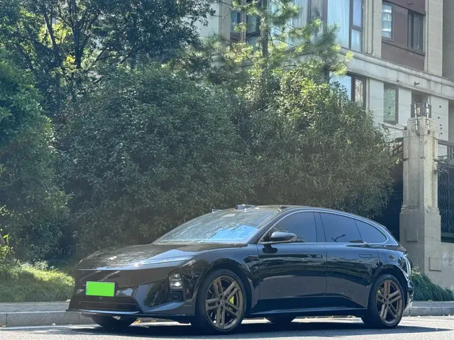 Фотография автомобиля — Nio ET5 Touring