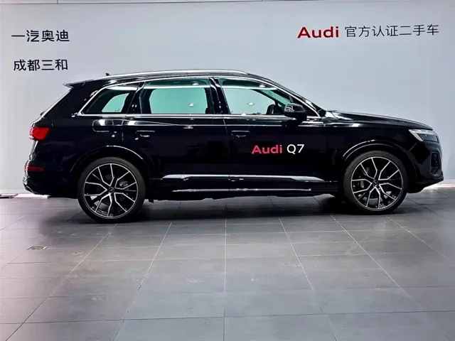 Audi Q7 — Фото автомобиля 3