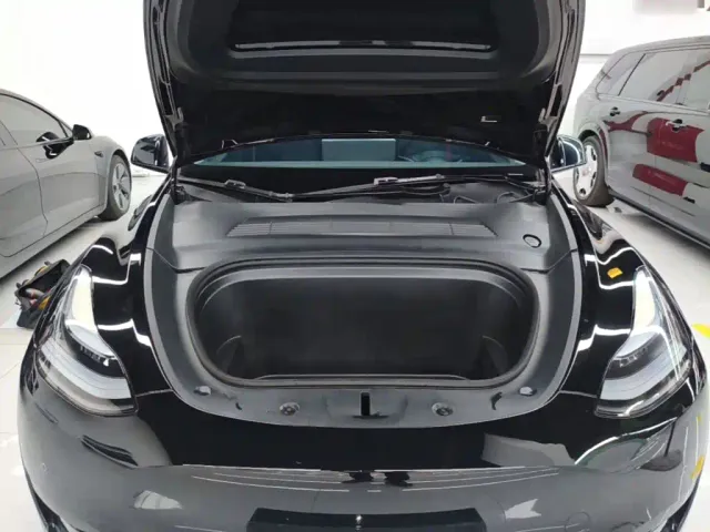 Tesla Model Y — Фото автомобиля 19