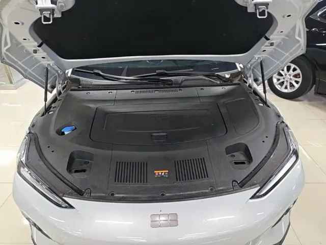 Geely Galaxy E8 — Фото автомобиля 19