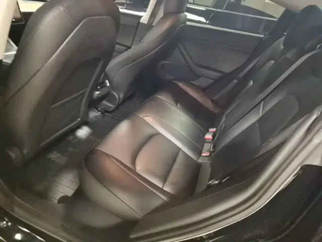 Tesla Model 3 — Фото автомобиля 16