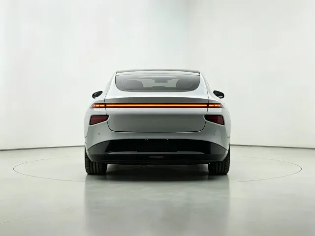 Xpeng P7 — Фото автомобиля 10
