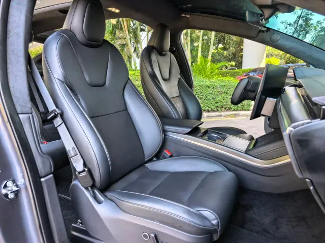 Tesla Model X — Фото автомобиля 7