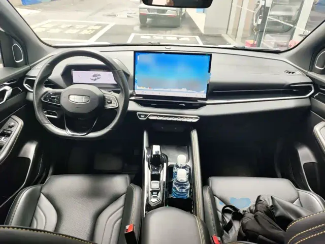 Geely Binyue — Фото автомобиля 9