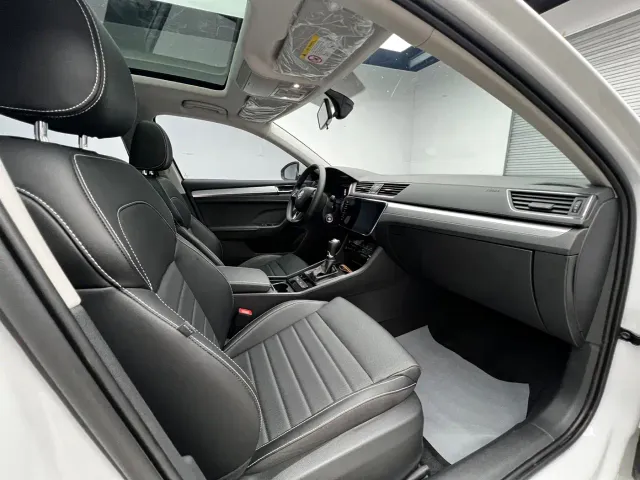 Skoda Superb — Фото автомобиля 12