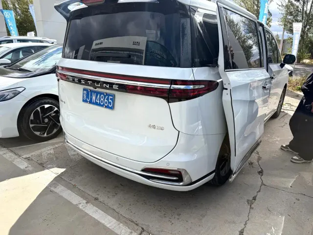 Bestune Besturn M9 — Фото автомобиля 5