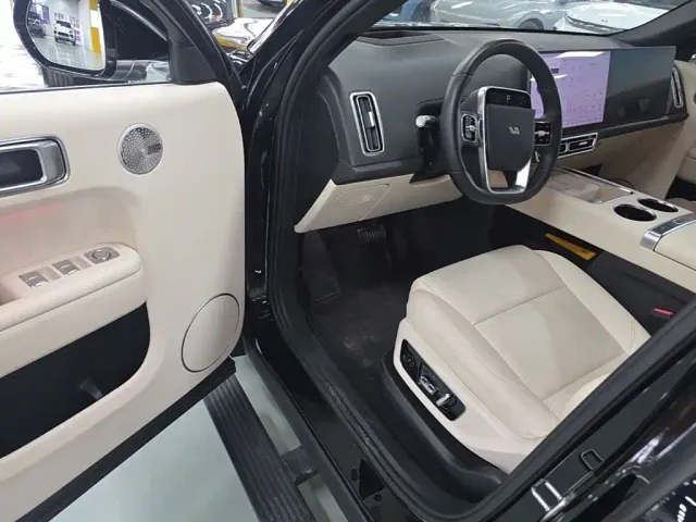 Li Auto L8 — Фото автомобиля 15