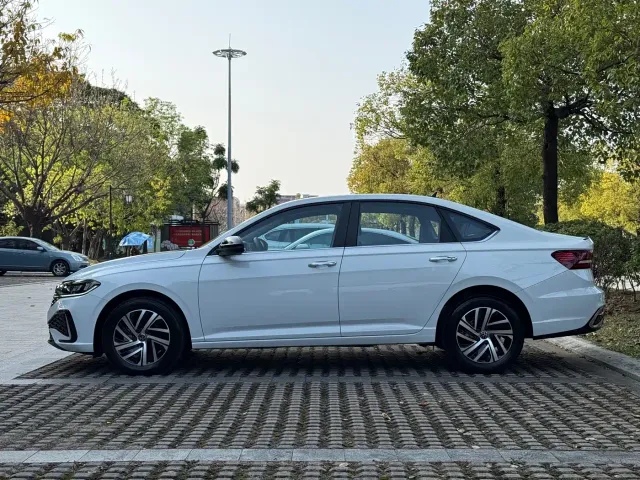 Volkswagen Lavida — Фото автомобиля 7