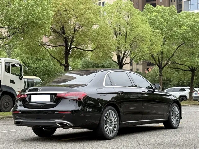 Mercedes-Benz E-Class — Фото автомобиля 6