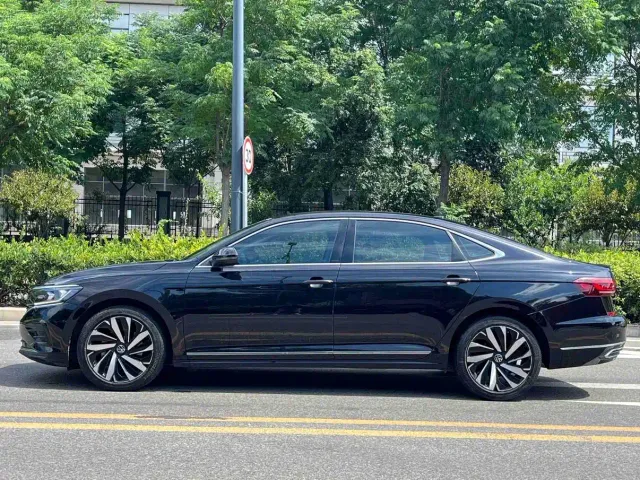 Volkswagen Passat — Фото автомобиля 4