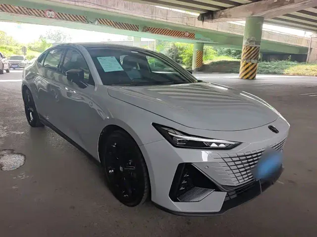 Changan UNI-V — Фото автомобиля 3