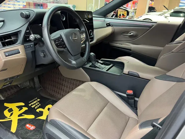 Lexus ES — Фото автомобиля 5