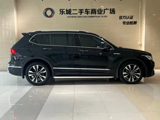 Volkswagen Tiguan L — Фото автомобиля 5