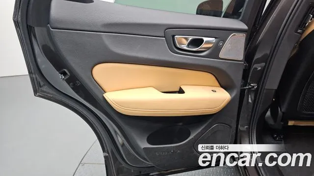 Volvo XC60 2nd Gen — Фото автомобиля 14