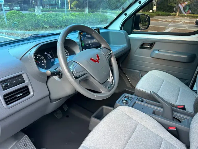 Wuling Yangguang — Фото автомобиля 5