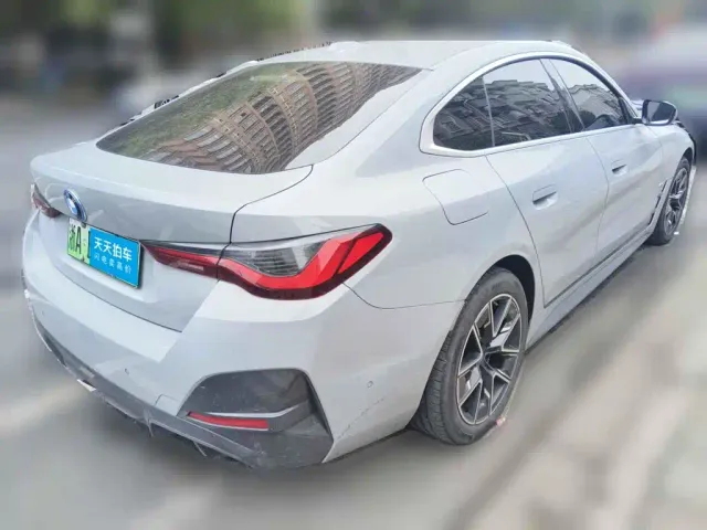 BMW i4 — Фото автомобиля 2