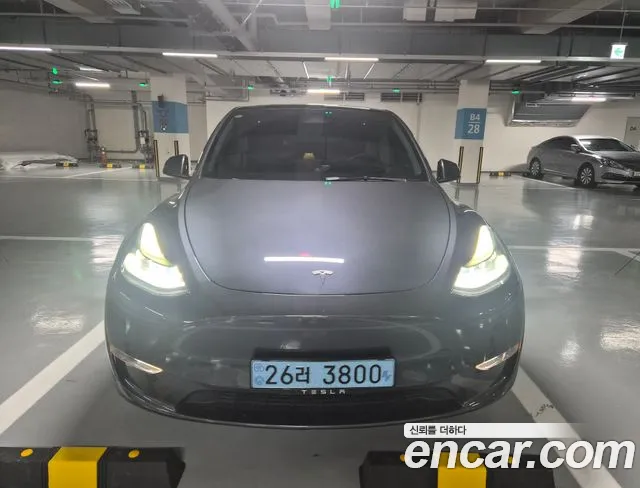 Tesla Model Y — Фото автомобиля 3