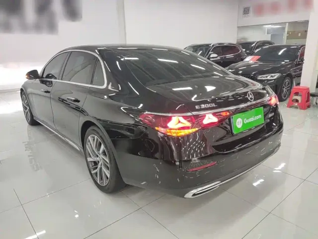 Mercedes-Benz E-Class — Фото автомобиля 4