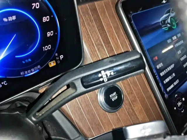 Mercedes-Benz EQE SUV — Фото автомобиля 18