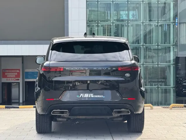 Land Rover Range Rover Sport — Фото автомобиля 9