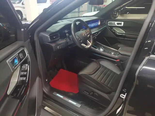 Ford Explorer — Фото автомобиля 18