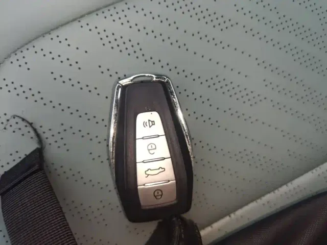 Geely Geometry G6 — Фото автомобиля 12
