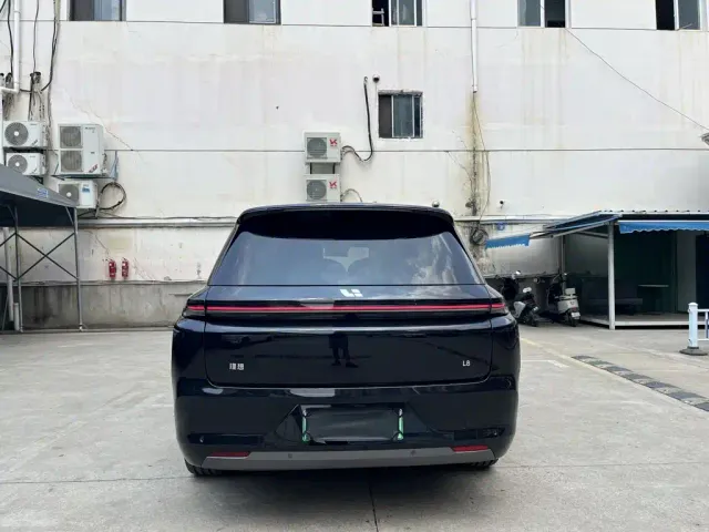 Li Auto L8 — Фото автомобиля 23