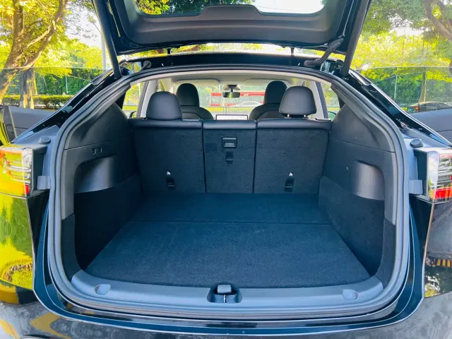 Tesla Model Y — Фото автомобиля 18