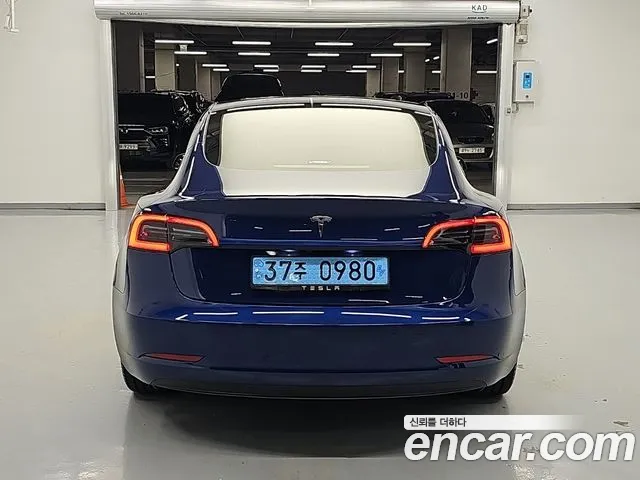 Tesla Model 3 — Фото автомобиля 4