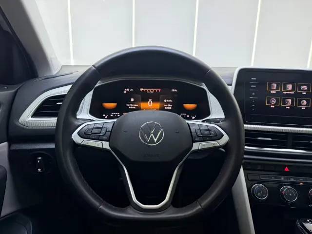 Volkswagen T-Roc — Фото автомобиля 6