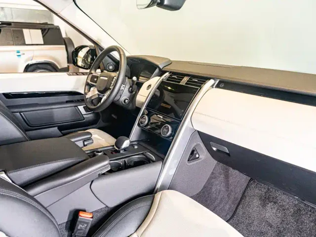 Land Rover Discovery — Фото автомобиля 9