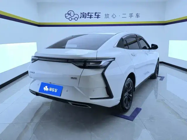Dongfeng Yixuan — Фото автомобиля 3