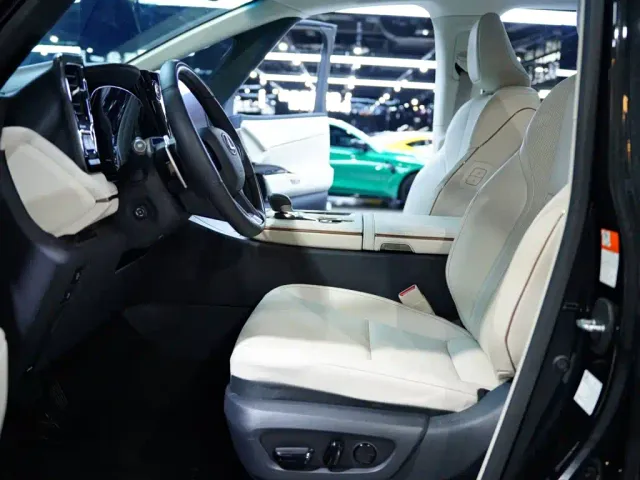 Lexus LM — Фото автомобиля 15