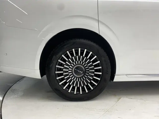 ZEEKR Zeekr 009 2024 7-Seat Aisle AWD Version 108kWh — Фото автомобиля 11