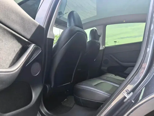 Tesla Model Y — Фото автомобиля 5
