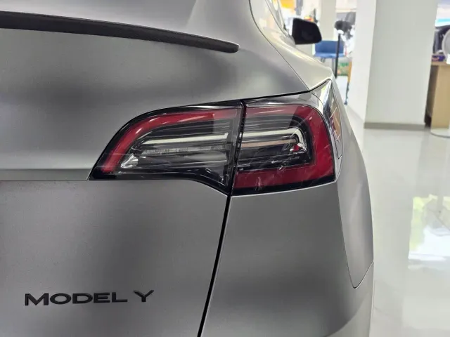 Tesla Model Y — Фото автомобиля 11
