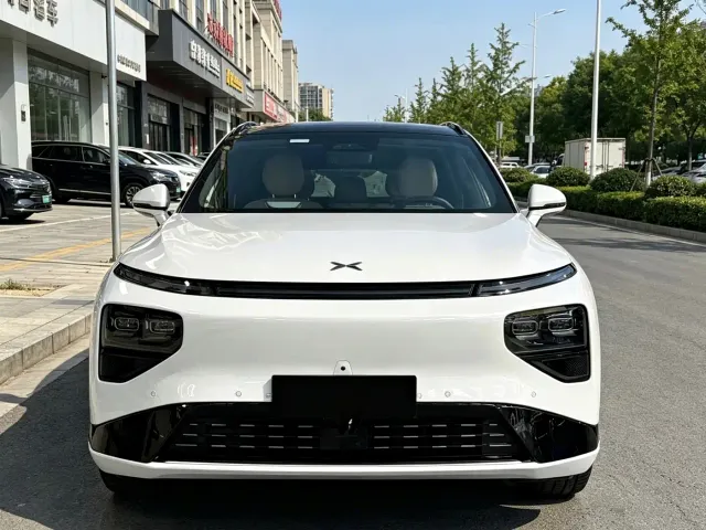 Xpeng G9 — Фото автомобиля 3
