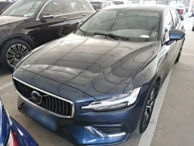 Volvo S60 — Фото автомобиля 2