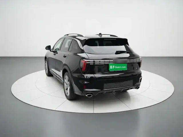 Lynk & Co 01 — Фото автомобиля 4