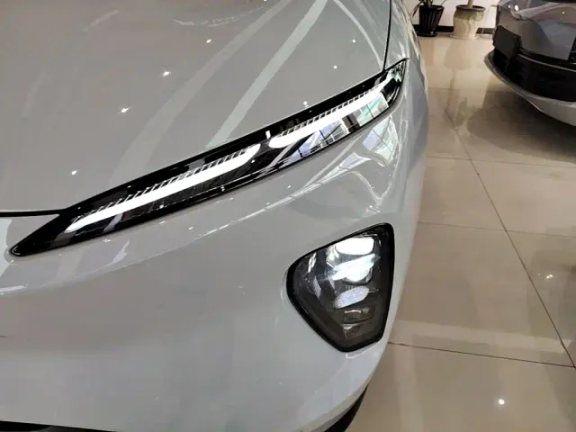 Nio ES8 — Фото автомобиля 23