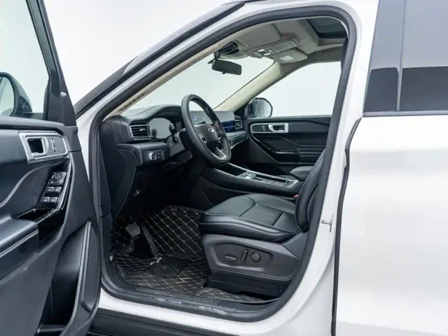 Ford Explorer — Фото автомобиля 17