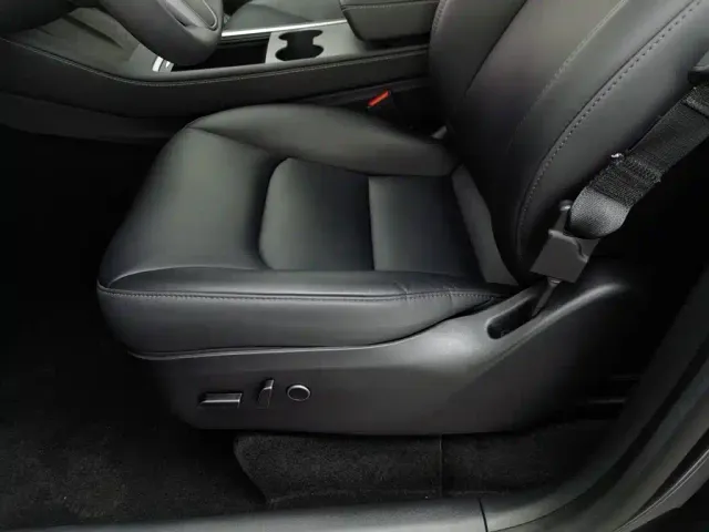 Tesla Model Y — Фото автомобиля 20