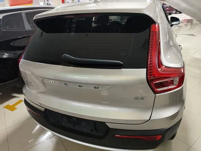 Volvo XC40 — Фото автомобиля 5