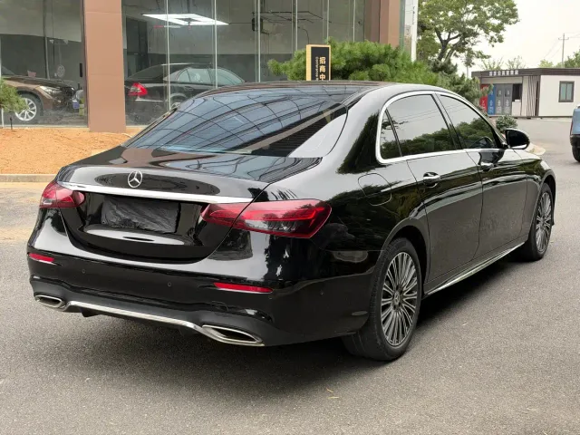 Mercedes-Benz E-Class — Фото автомобиля 16
