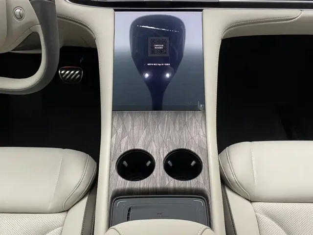 IM Motors LS7 — Фото автомобиля 21